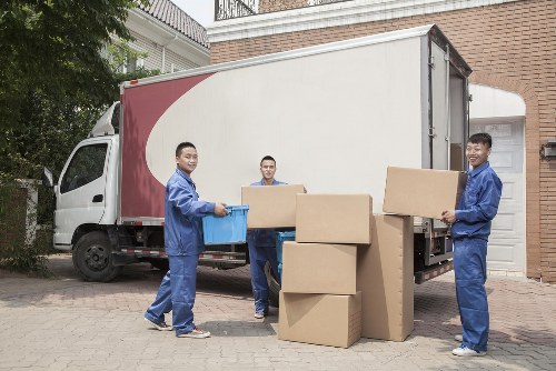 Packing checklist and moving supplies for Holland Park homes