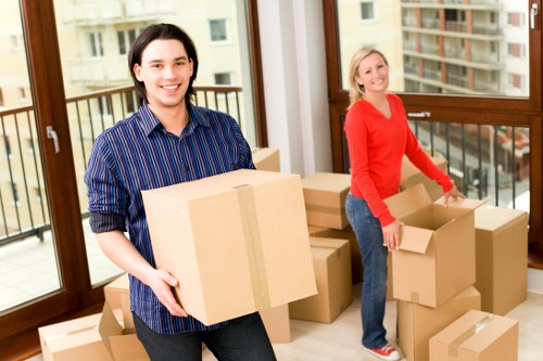 Van moving support for residential and business customers in Holland Park